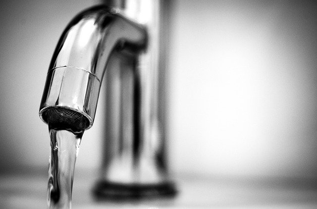 How to Buy The Best Kitchen Sink Faucets: An Ultimate Guide For The Beginners 2 Touchless faucets