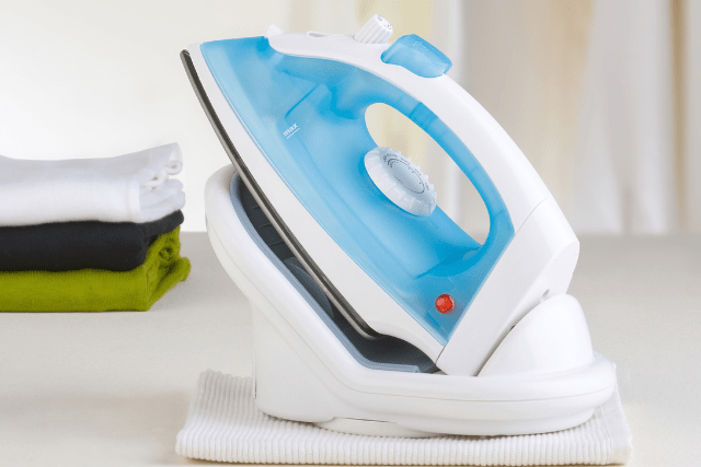 Top 5 Best Steam Irons in India - Review, Buying Guide, and Maintenance Tips 14 Best Steam Iron in India