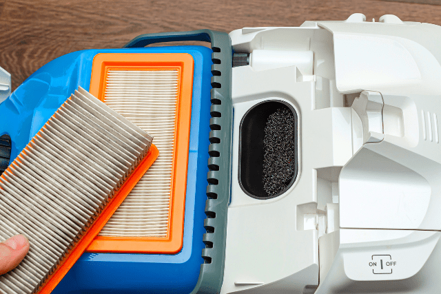 Cleaning vacuum filters