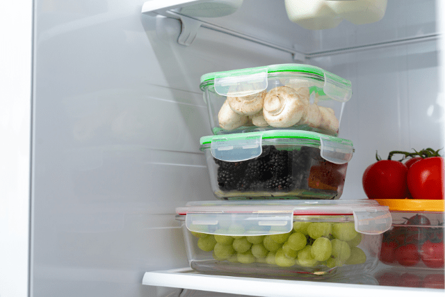 Smart storage containers for food
